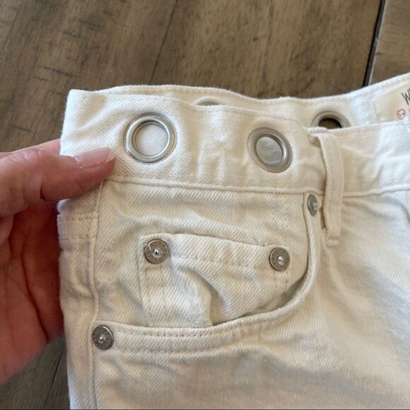 We the Free‎ White Distressed Shorts with Grommets in Waist for Tie Belt - 24 - Picture 3 of 9